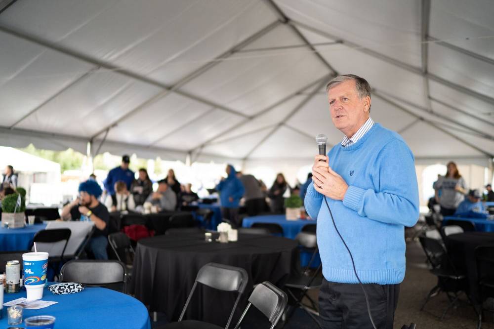 President T-Haas shares a few words at the Alumni Homecoming Tailgate.